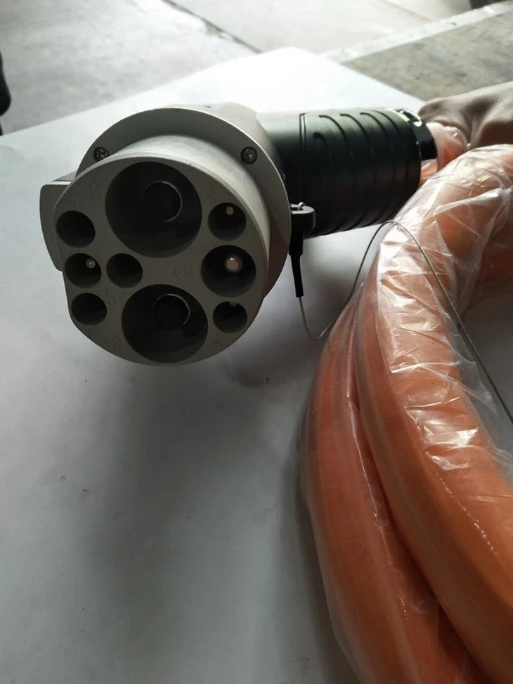 Forklift Parts 250A 750V/1000V DC Charging Coupler For Byd Forklift (LDDC4-200CT1030) price