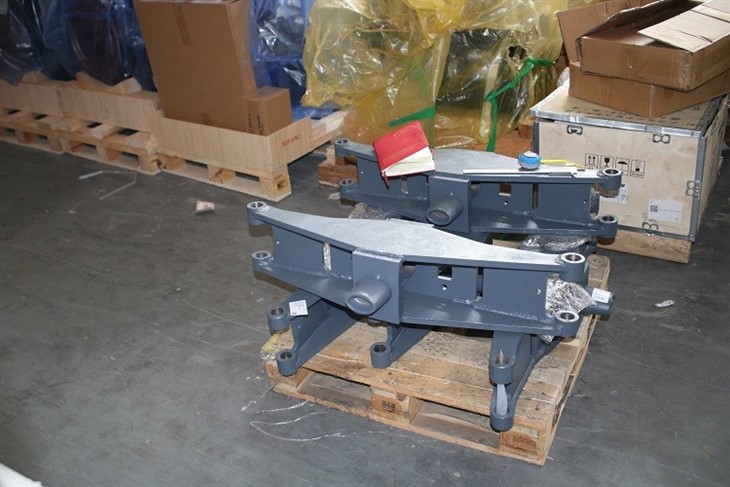 Forklift Parts H12C4-30202 Rear Axle For H2000, 1-1.8T (TTWEAWLB1-1.8T) suppliers